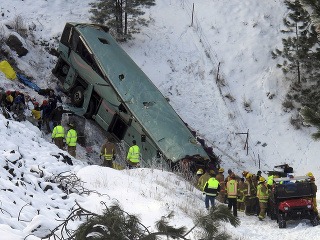Nehoda výletného autobusu v