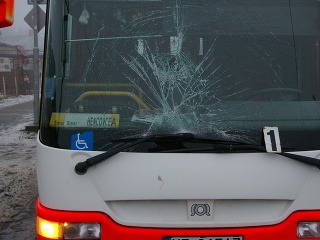 Autobus zrazil troch chodcov