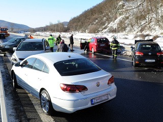 Hromadná nehoda viacerých vozidiel