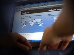 Odvrátená strana Facebooku: Ohrozuje
