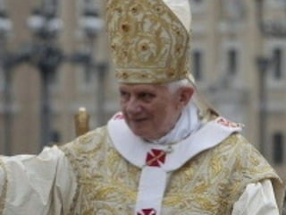 Bývalý pápež odmietol obvinenia
