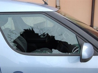 V Bratislave vykradli auto:
