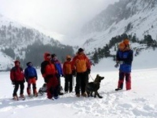 Smrtiace objatie lavíny: Horolezca