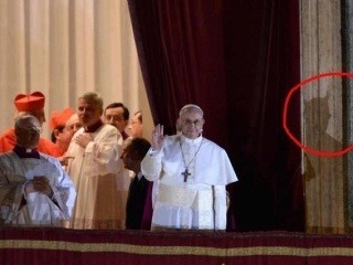 Pápež, s dorobenými rohmi.