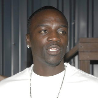 Akon zhodil fanúšika z