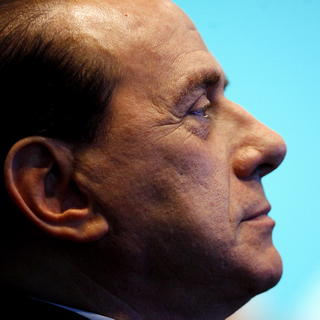 Berlusconi požiadal prezidenta, aby