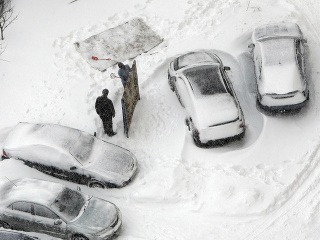 Metropolu Kyjev ochromila snehová