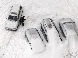 Metropolu Kyjev ochromila snehová