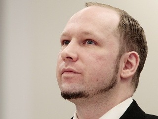 Masovému vrahovi Breivikovi zakázali