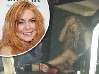 Lindsay Lohan opitá pod