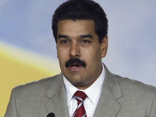 Prezident Venezuely musí zažehnať