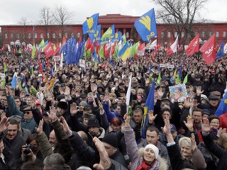 Tisíce demonštrovali v Charkove