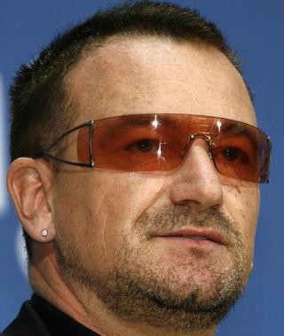 Bono začal pod okuliarmi