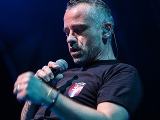 Eros Ramazzotti počas koncertu