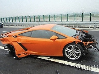 Čínsky novinár pri teste