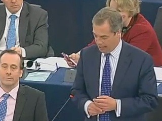 Euroskeptik Farage: Euroúradníci platia