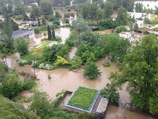 Záplavy zasiahli aj pražskú
