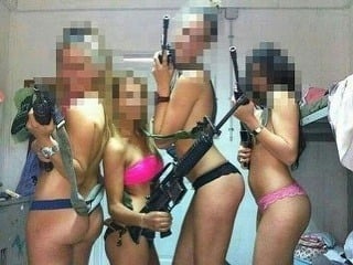 Kontroverzné FOTO krásnych vojačiek: