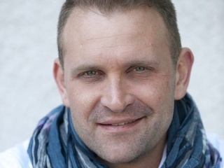 Odhalený Maštalír: Na internete