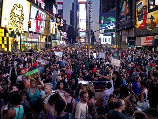 Tisíce v New Yorku