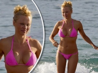 Pamela Anderson v bikinách