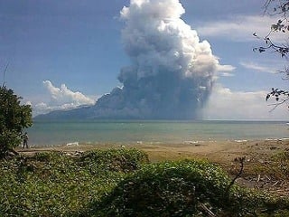 V Indonézii vybuchla sopka:
