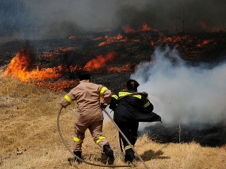 Grécko sužujú naďalej požiare