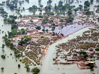Monzúnové povodne z domovov