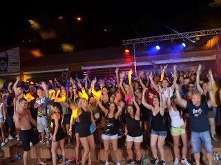 WAKELAKE ponúka zábavu priamo