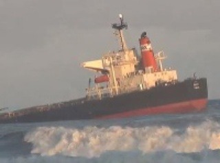 Loď s uhlím sa