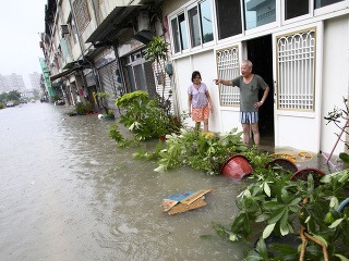 Taiwan zasiahla tropická búrka