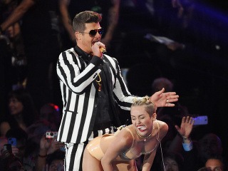 Miley Cyrus bez hanby