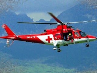 Leteckí záchranári pomáhali lesníkovi