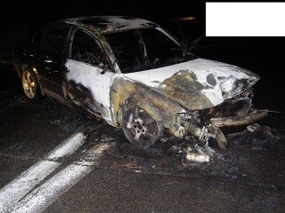 Zhorené auto po náraze