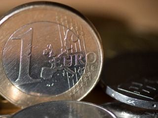 Počiatek o zavádzaní eura: