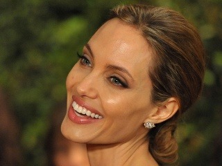 Angelina Jolie počas odovzdávania