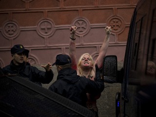 Polonahé aktivistky Femen narušili