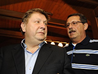 Pavol Paška gratuluje Zdenkovi