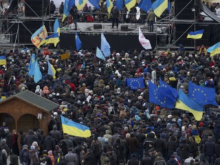 Janukovyč vyzval na pokojné