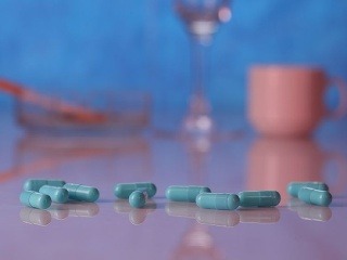 Nadmerné užívanie antibiotík prispieva