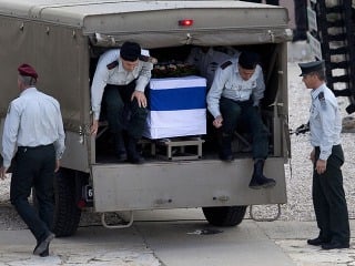 Izraelského expremiéra Šarona pochovali