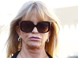 Goldie Hawn sa plastikami