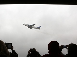 Boeing 747 Dreamlifter omylom