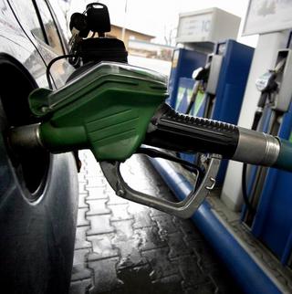 Benzín lacnejší nebude