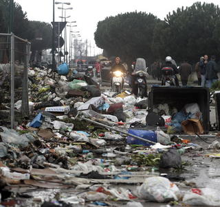 Kopy odpadu v Neapole