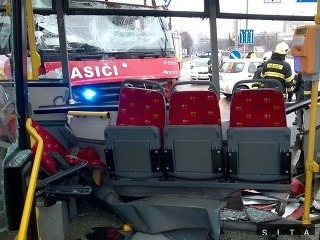 Nehoda hasiči a autobus