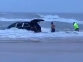 VIDEO Tehotná matka vošla