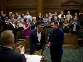 Prvé svadby homosexuálnych párov