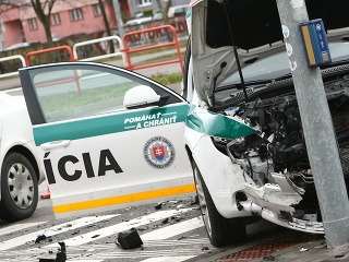 Nehoda policajného auto v