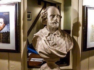 600-ročná krčma Garrick Inn,